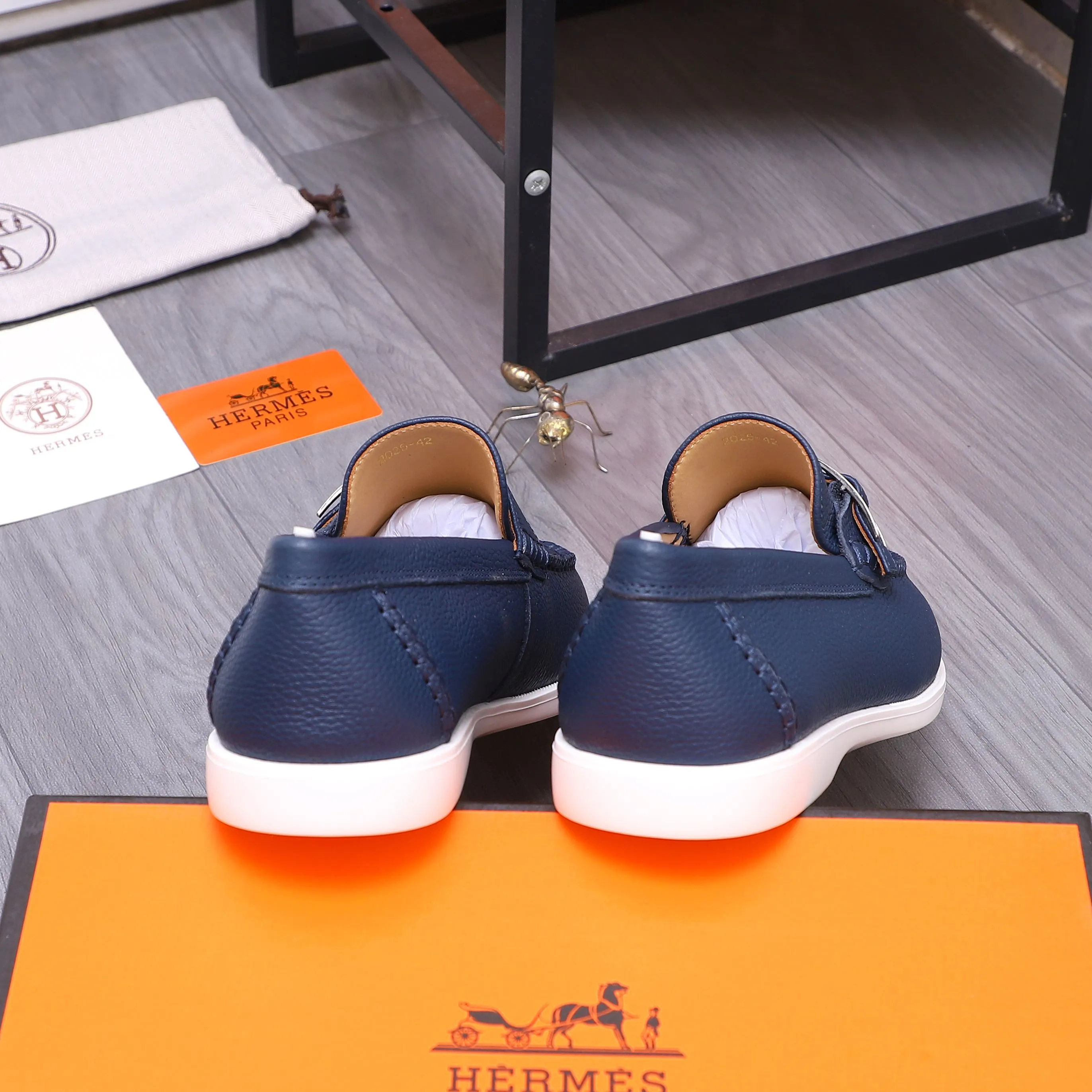 Men's shoes 💰p560 Product trademark: HERMES "Hermes" casual slip-on men's shoes. Regular size: 38-46 (45.46 is custom-made and non-returnable) Product materials: Selected pebbled cowhide upper, cowhide lining, original foam rubber ultra-light sole